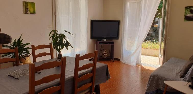 Location Saisonniere Apartment Coursan Exterior photo
